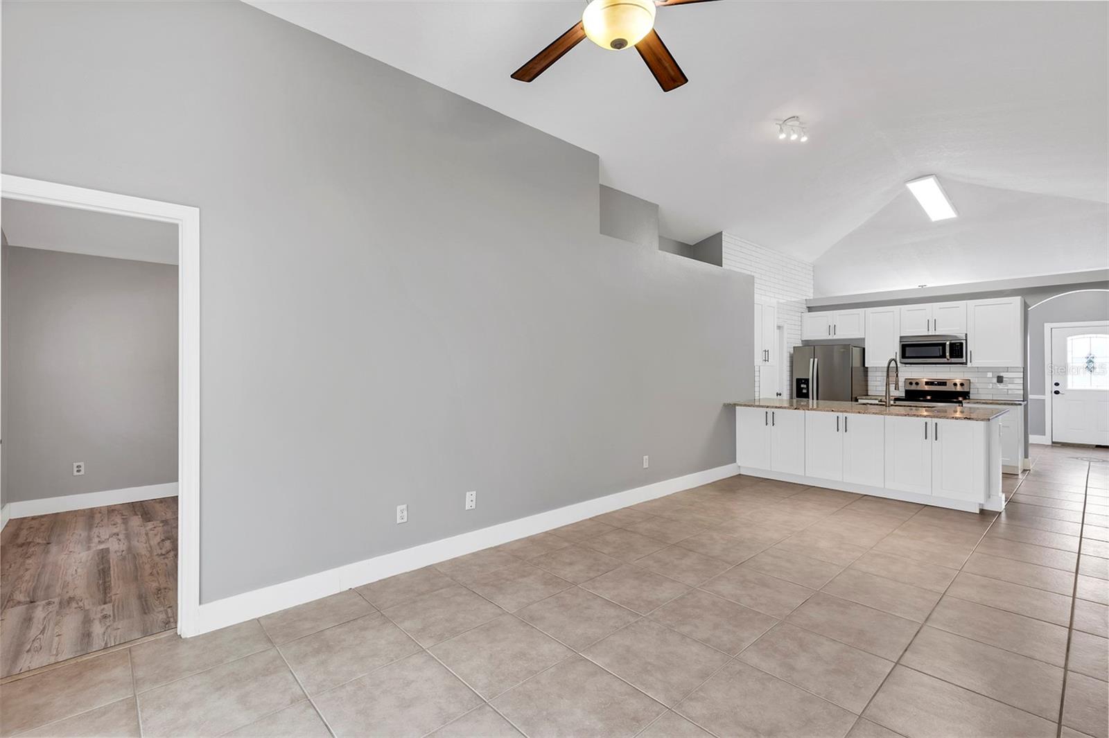 PINE RIDGE HOLLOW EAST PH 02 - Residential Lease
