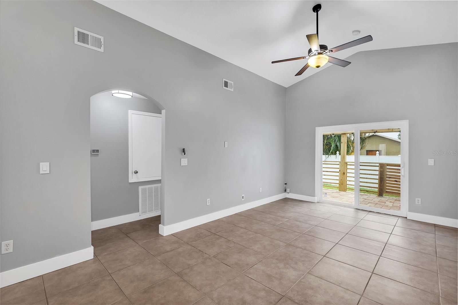 PINE RIDGE HOLLOW EAST PH 02 - Residential Lease