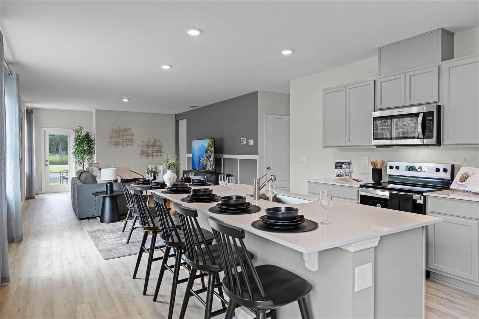 MAGNOLIA POINTE - Residential