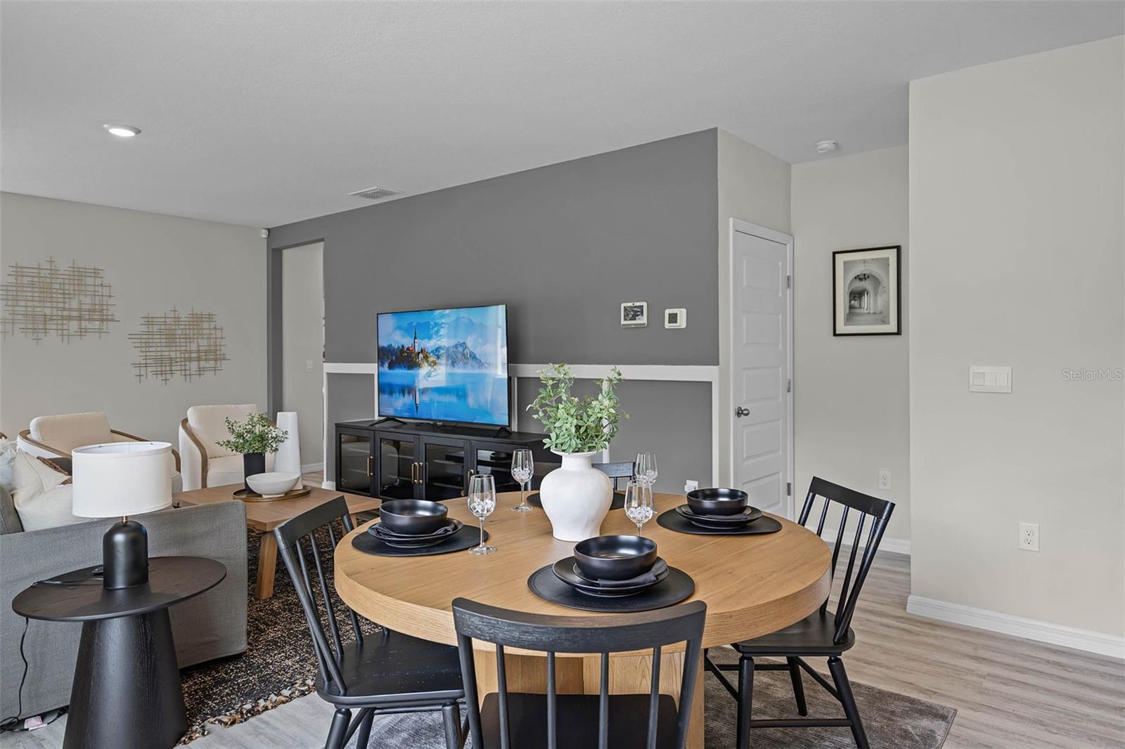MAGNOLIA POINTE - Residential