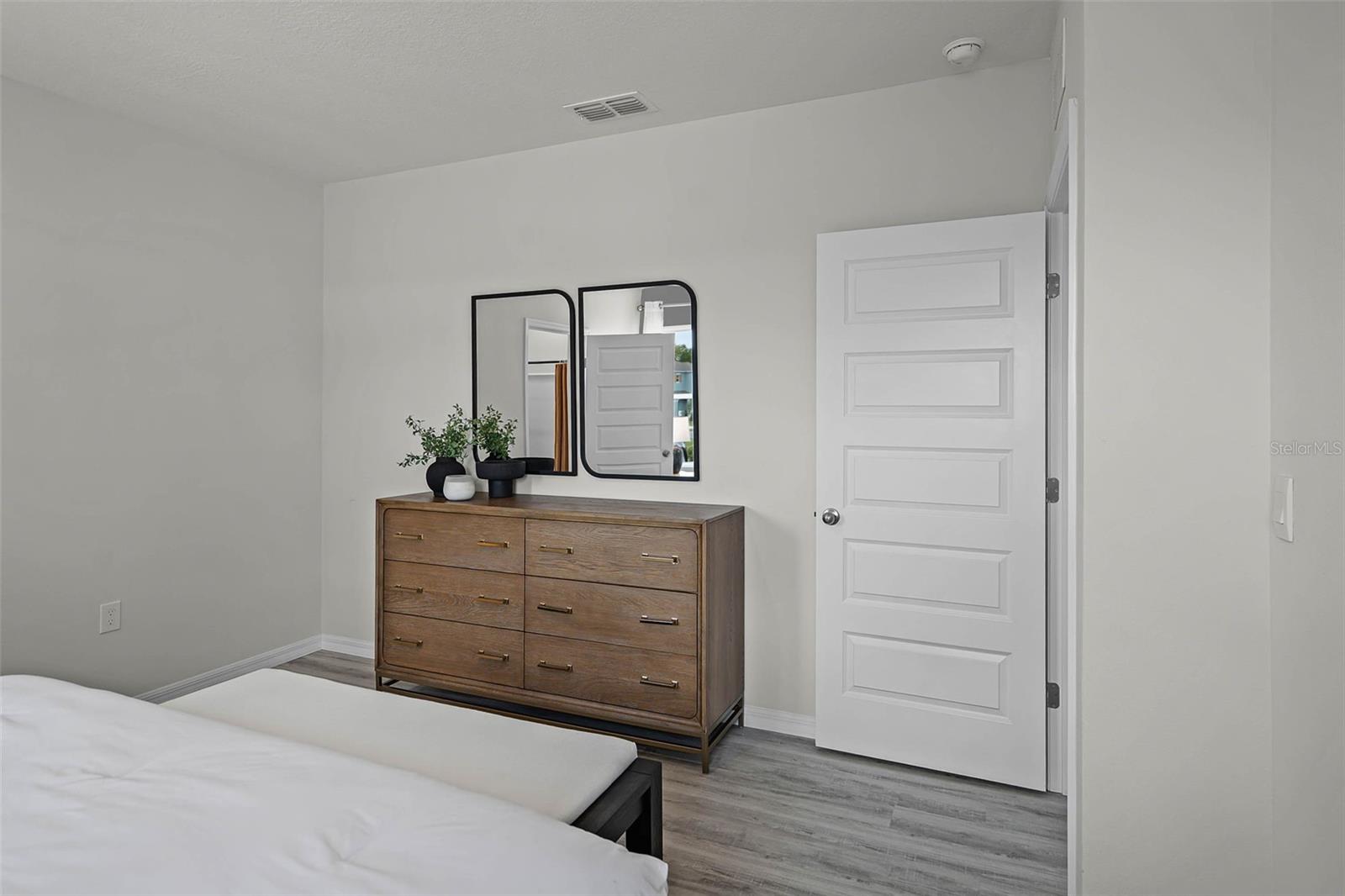 MAGNOLIA POINTE - Residential