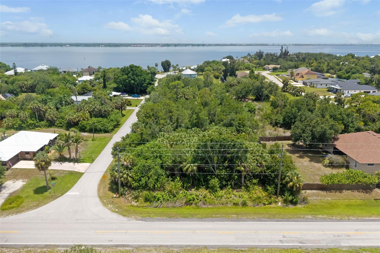 SUNCOAST HARBORS - Land