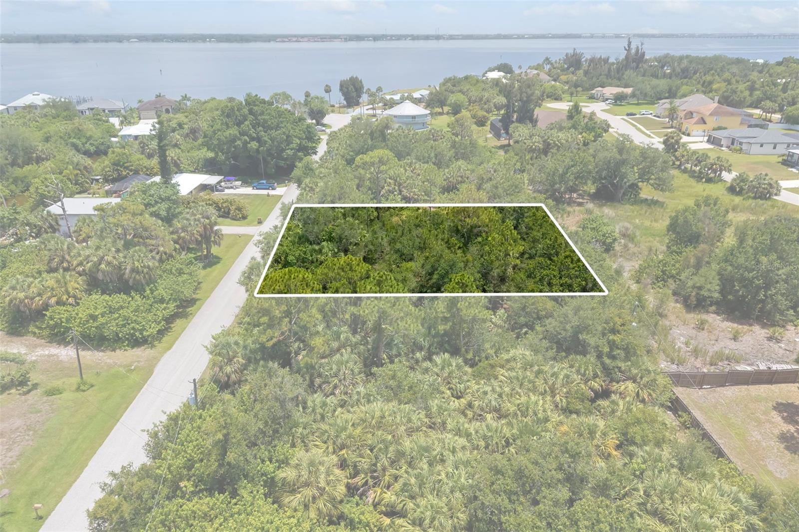 SUNCOAST HARBORS - Land