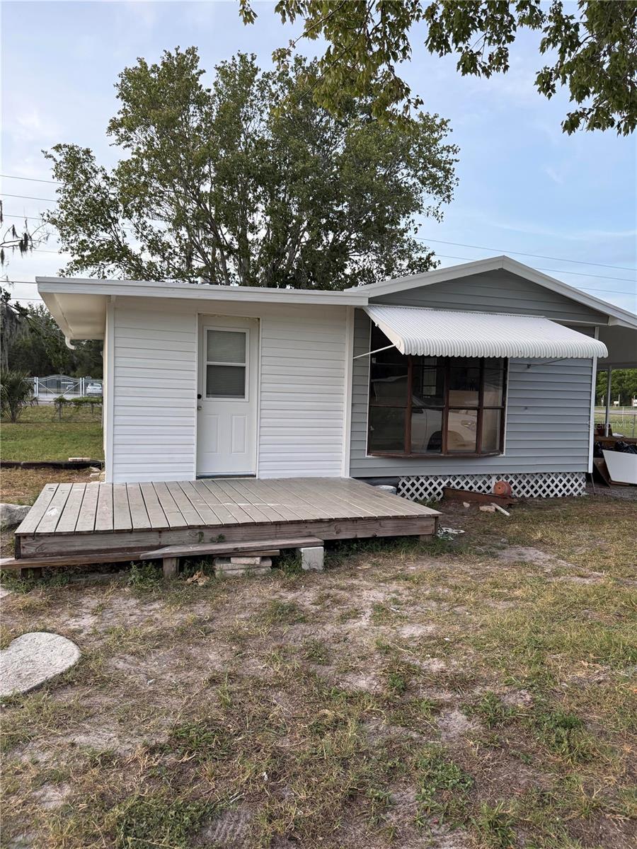 SPACIOUS HOME | OPEN FLOOR PLAN | PRIME HUDSON LOCATION
COMPLETELY REMODELED DREAM HOME IN HUDSON, FLORIDA! 12 MINUTES FROM THE BEACH! If you're looking for a move-in-ready home where all the major upgrades have already been done, THIS IS IT! Located in a desirable area AND a few blocks from the Hudson High School.