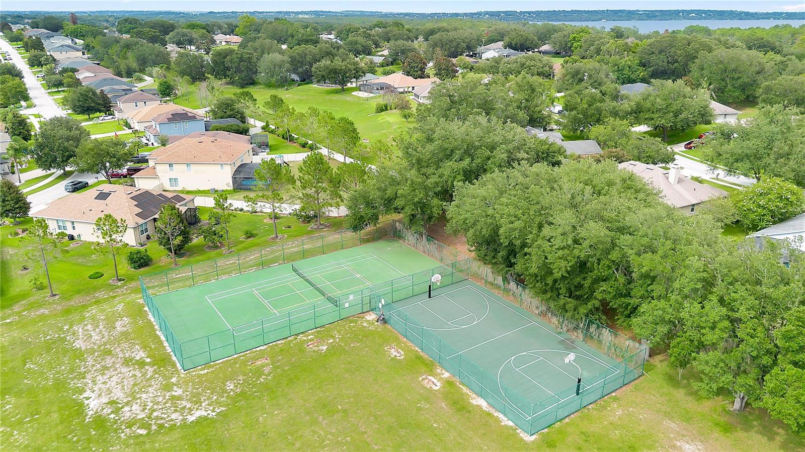 HILLS LAKE LOUISA PH 02 - Residential