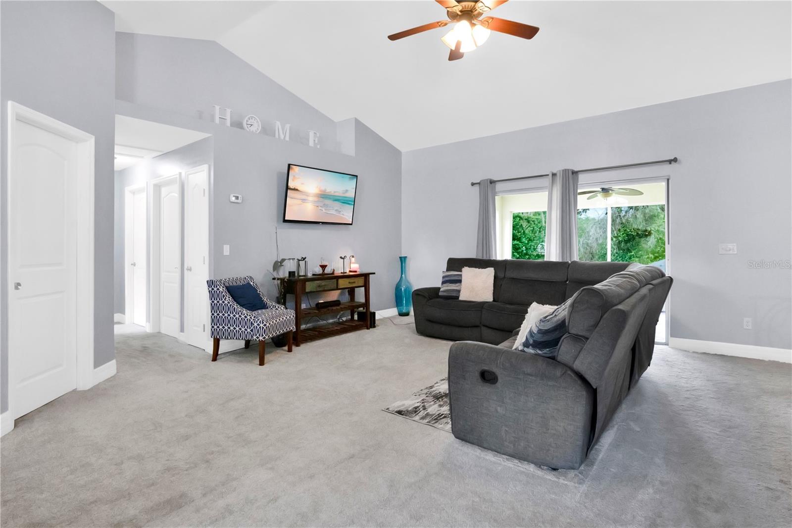 HILLS LAKE LOUISA PH 02 - Residential