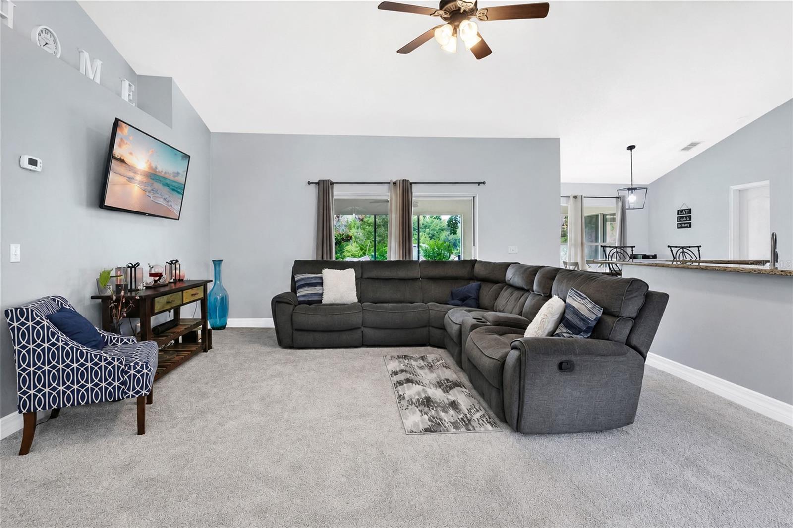 HILLS LAKE LOUISA PH 02 - Residential