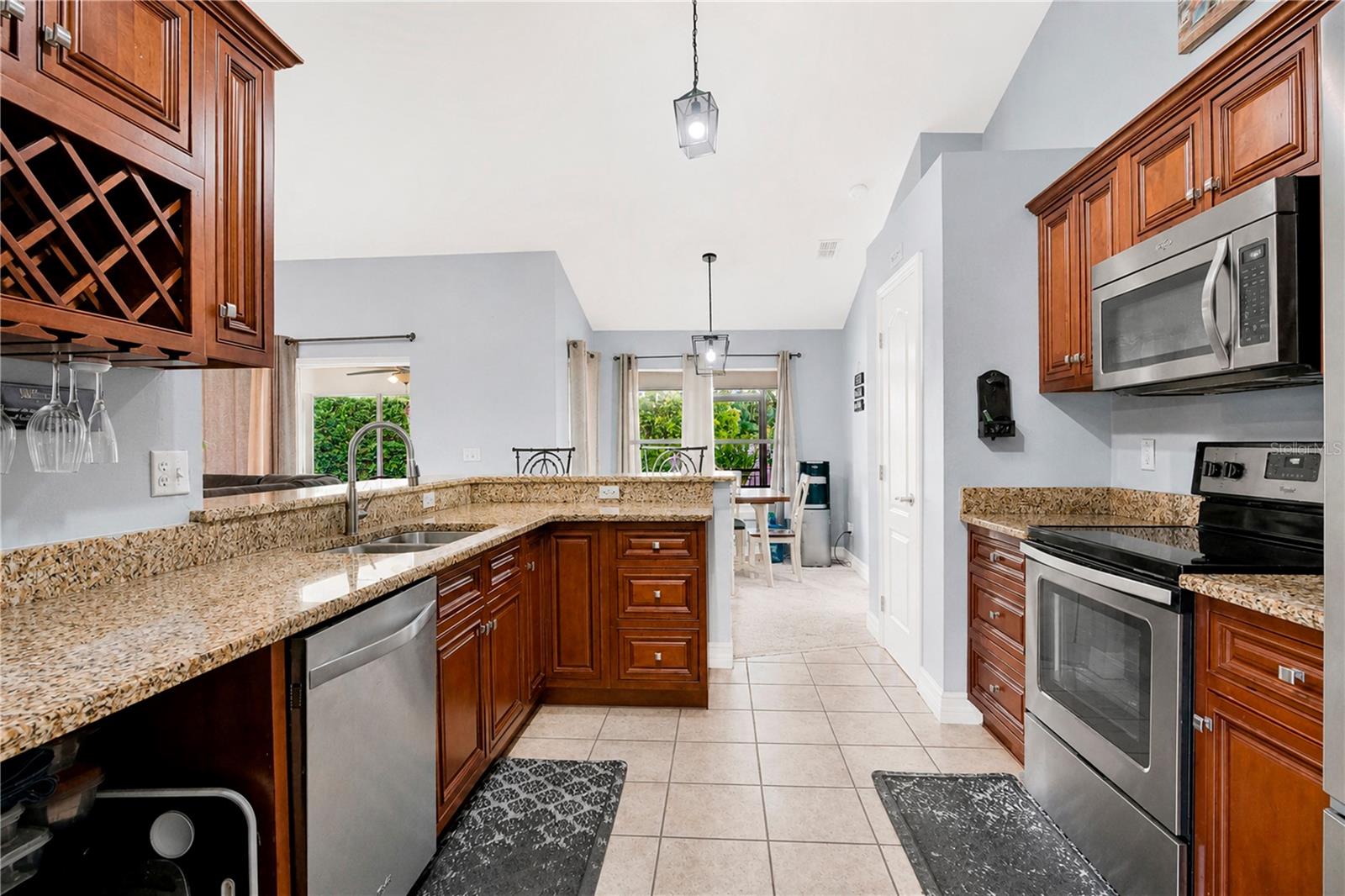 HILLS LAKE LOUISA PH 02 - Residential
