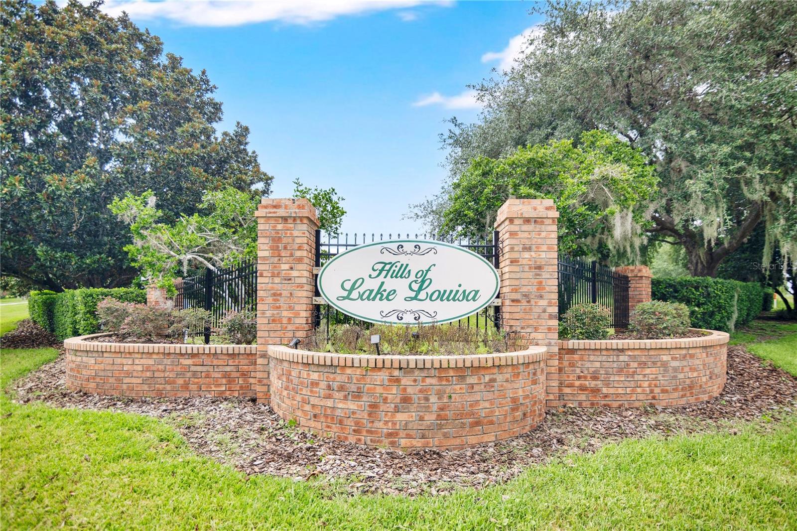 HILLS LAKE LOUISA PH 02 - Residential