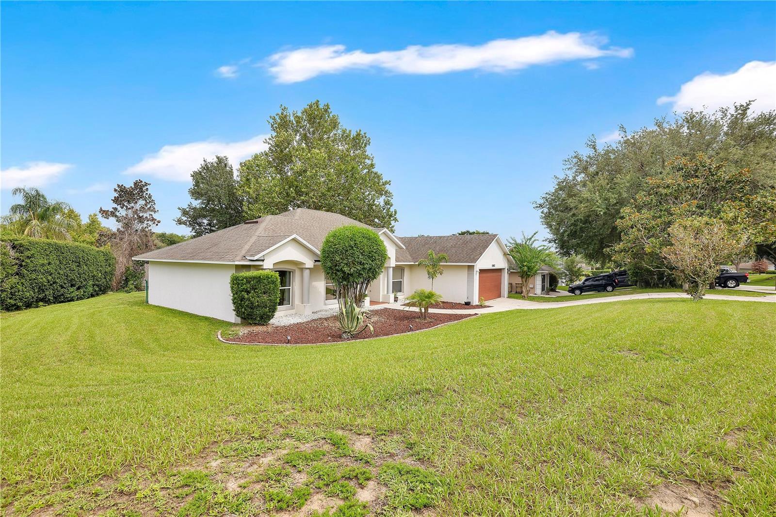 HILLS LAKE LOUISA PH 02 - Residential