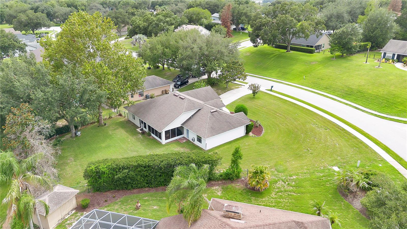HILLS LAKE LOUISA PH 02 - Residential