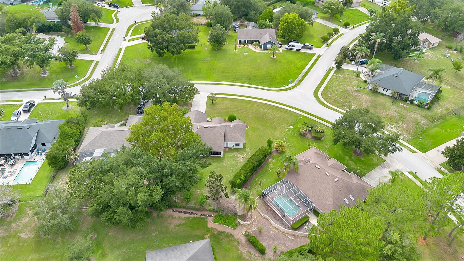 HILLS LAKE LOUISA PH 02 - Residential
