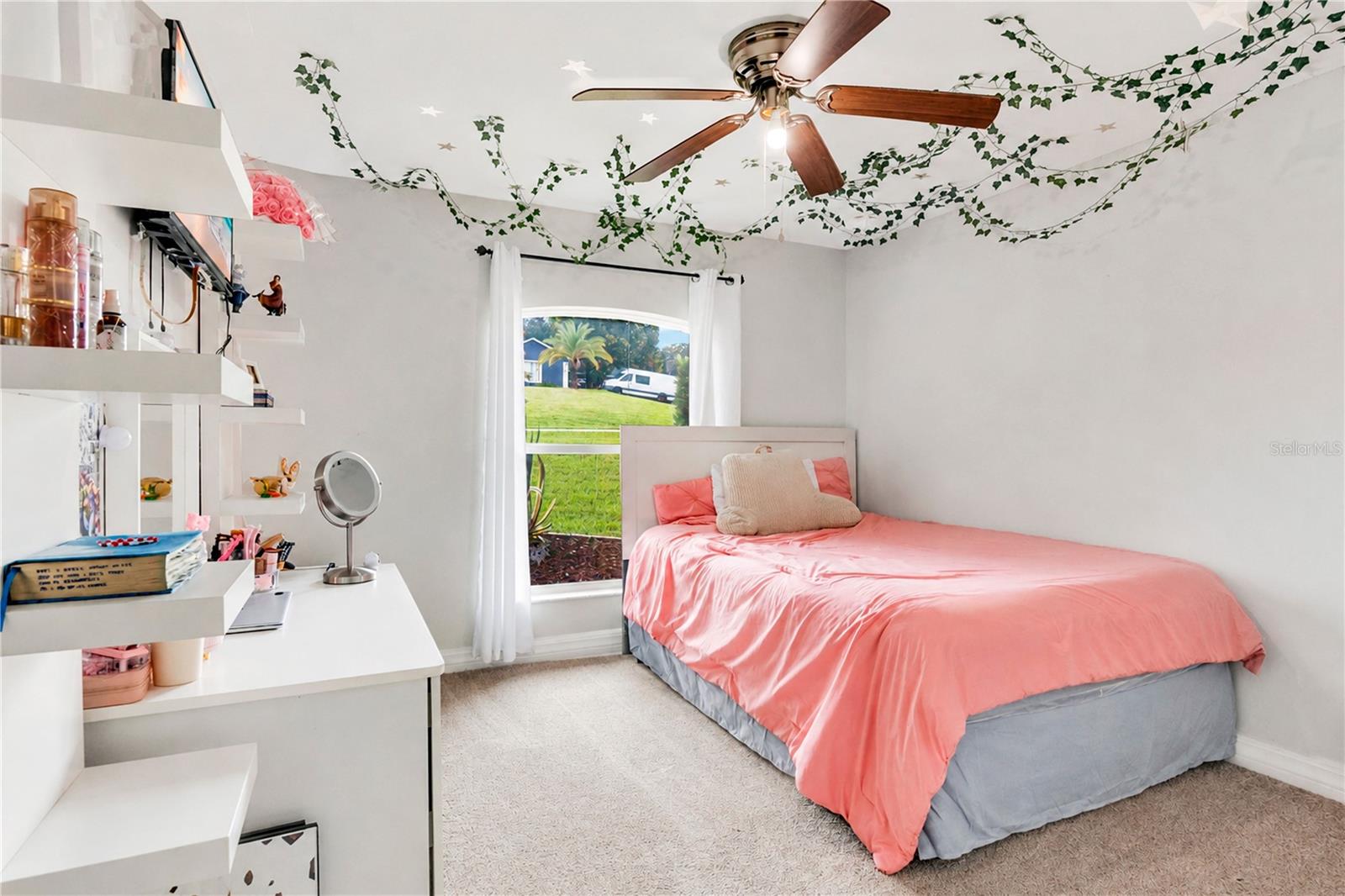 HILLS LAKE LOUISA PH 02 - Residential