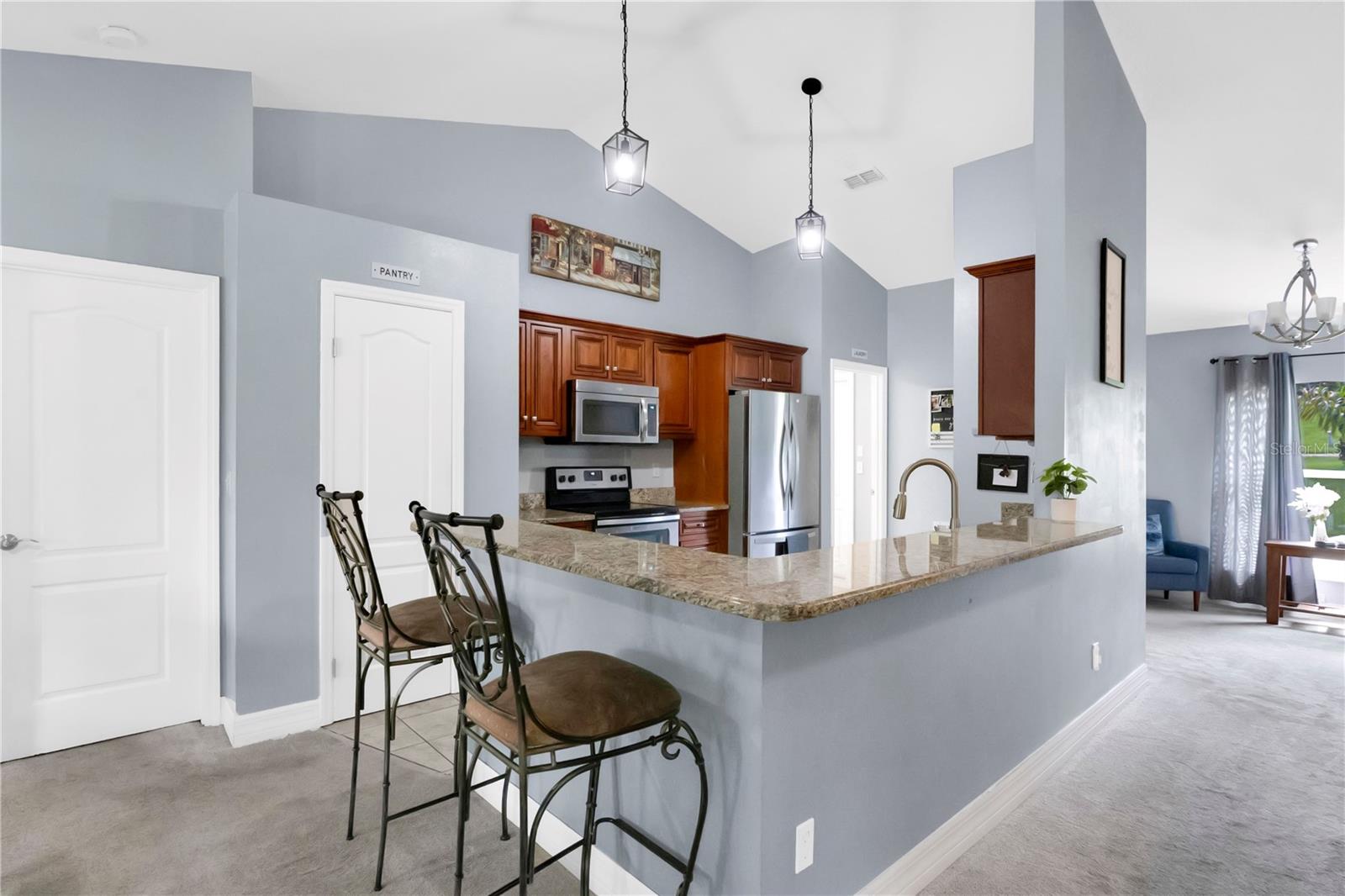 HILLS LAKE LOUISA PH 02 - Residential