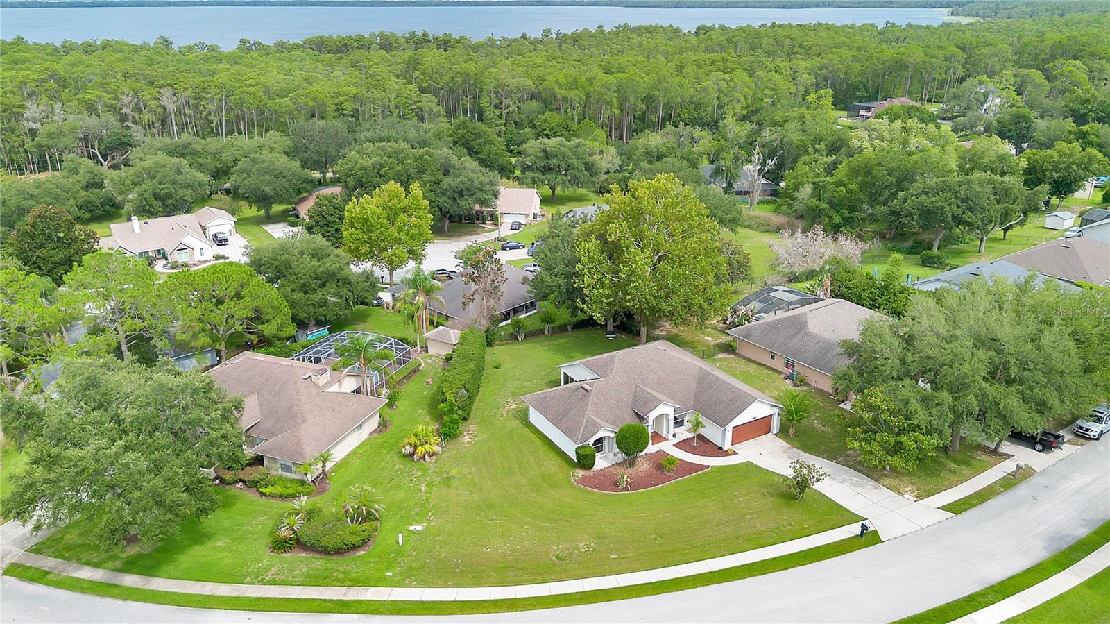 HILLS LAKE LOUISA PH 02 - Residential