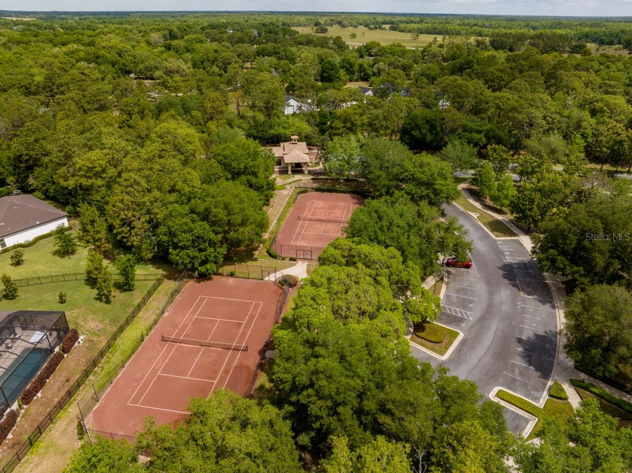 HEATHROW COUNTRY ESTATE - Residential