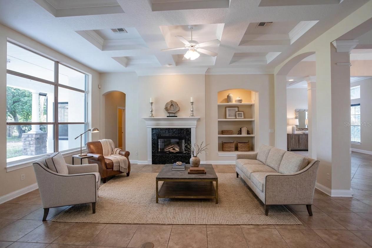HEATHROW COUNTRY ESTATE - Residential