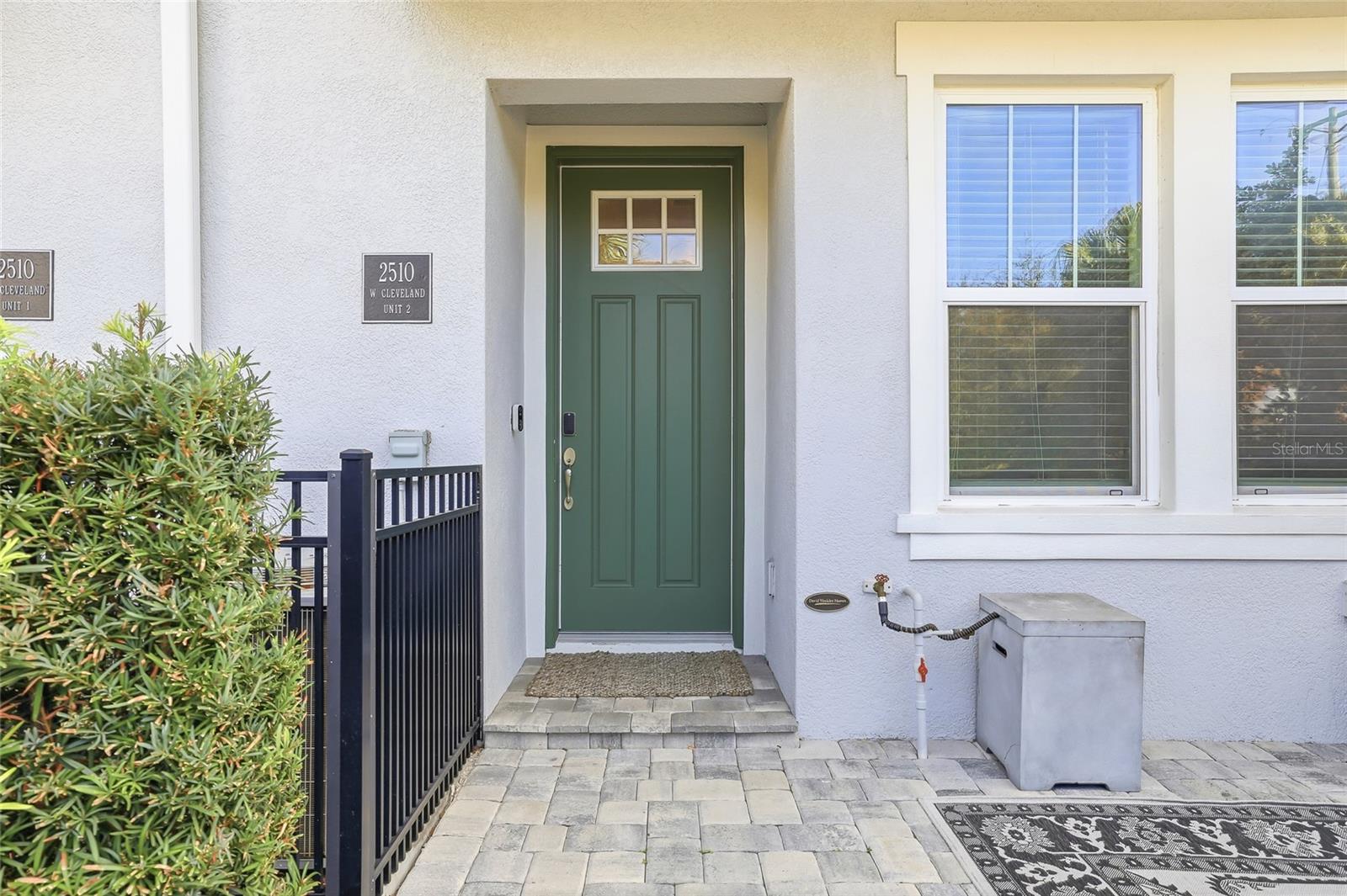 Heart of Hyde Park 3 bedrooms with 3.5 bathrooms townhome for rent! 
Minutes from University of Tampa, shops, restaurants/bars and Publix!!