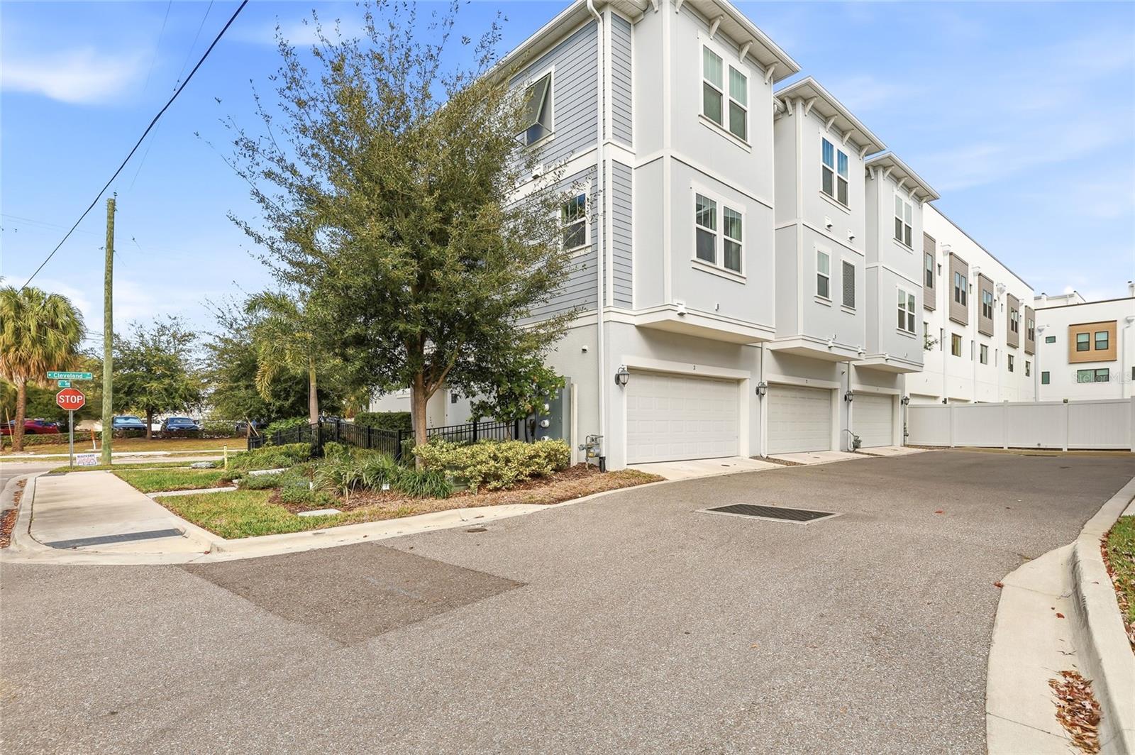 SOUTH TAMPANIA TWNHMS - Residential Lease