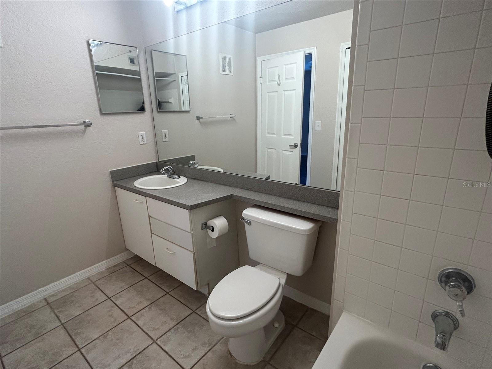 SANDLAKE PRIVATE RESIDENCES - Residential Lease