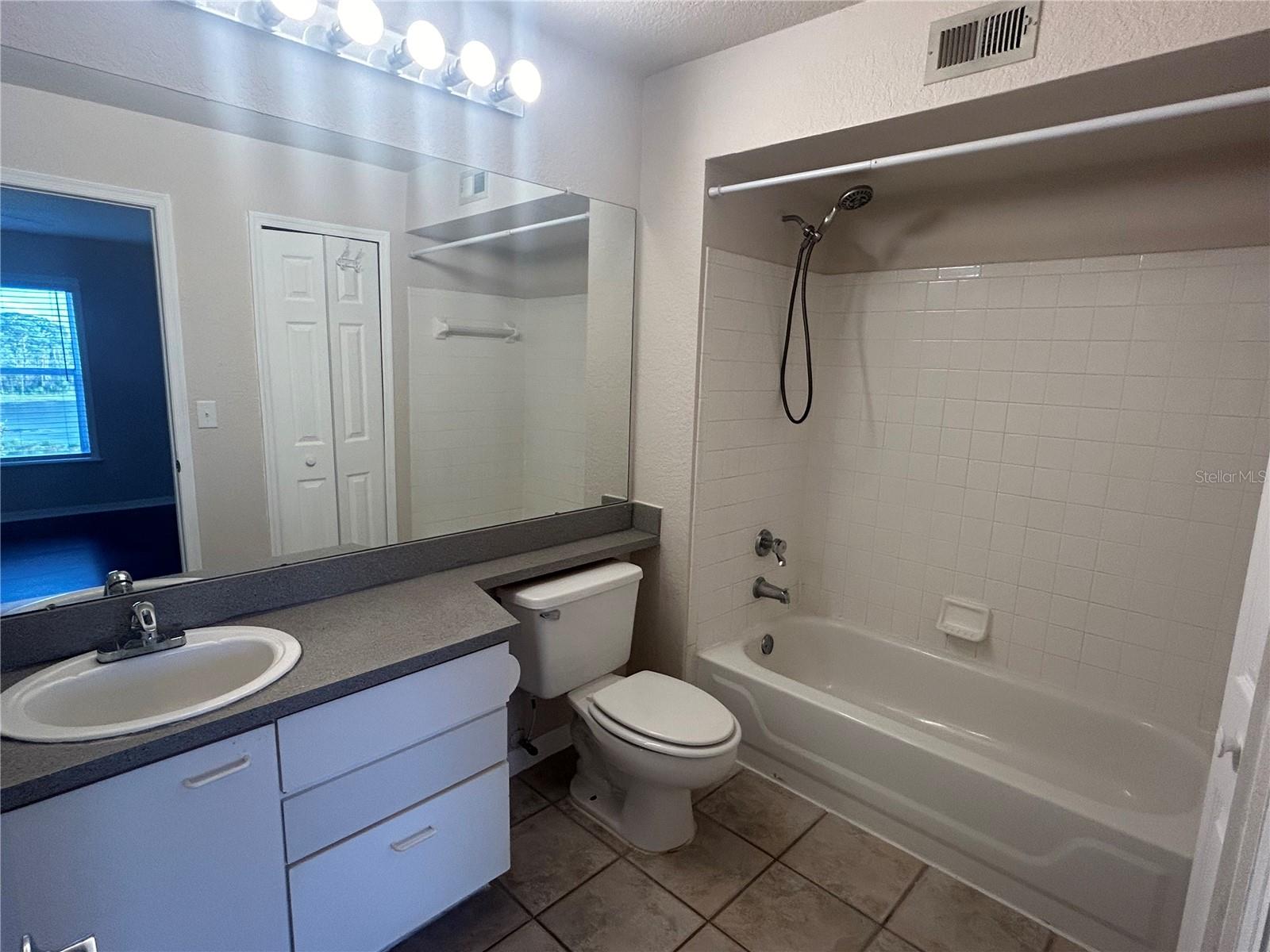 SANDLAKE PRIVATE RESIDENCES - Residential Lease