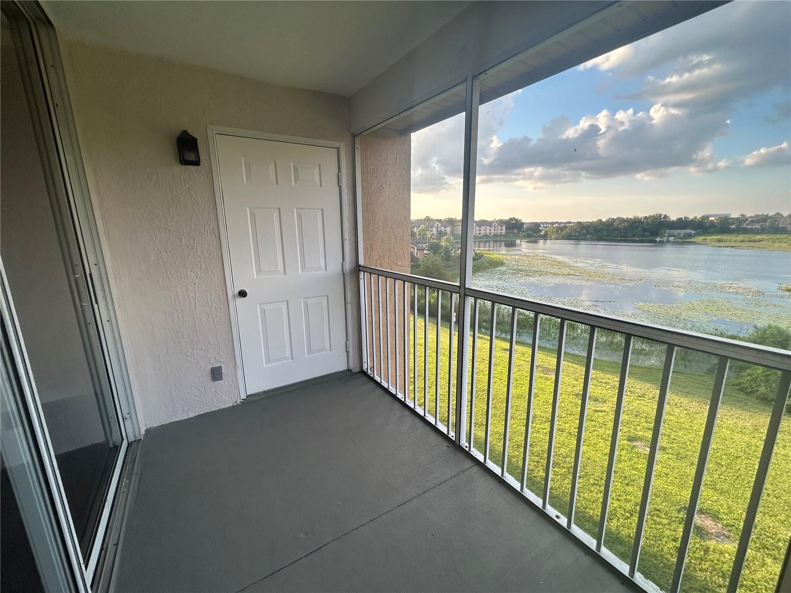 SANDLAKE PRIVATE RESIDENCES - Residential Lease