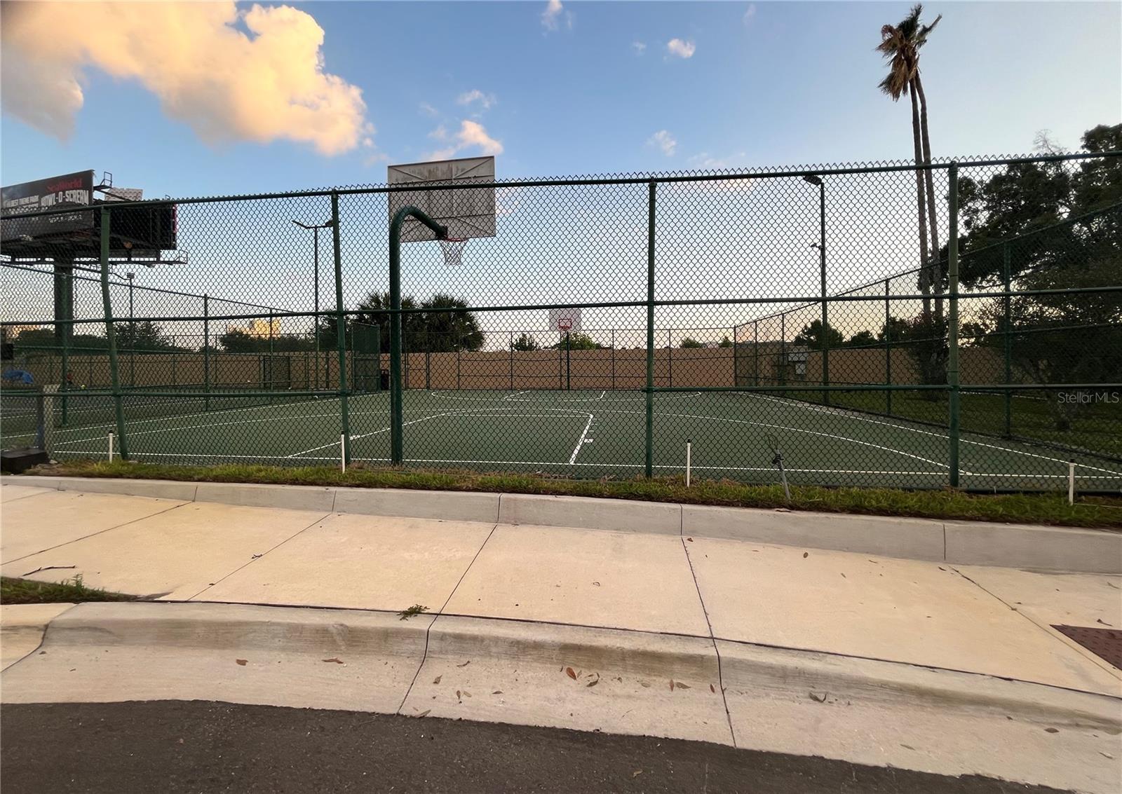 SANDLAKE PRIVATE RESIDENCES - Residential Lease