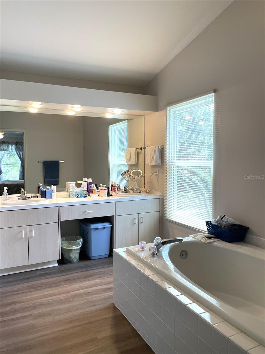 TAMPA PALMS AREA 2 7E UNIT 2 - Residential