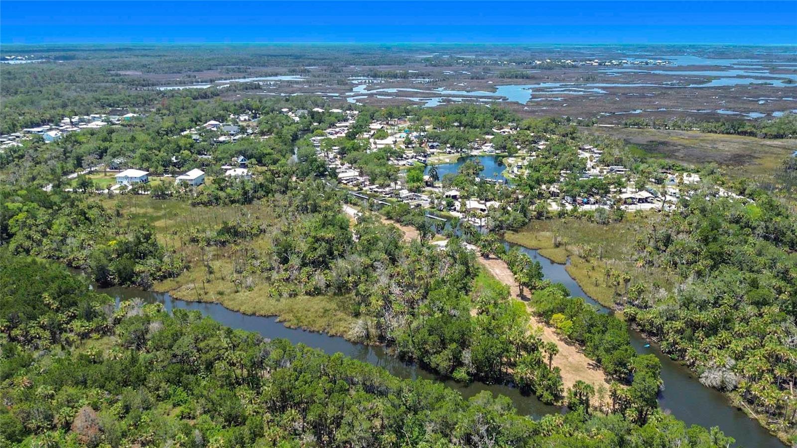 PELICAN POINT - Land