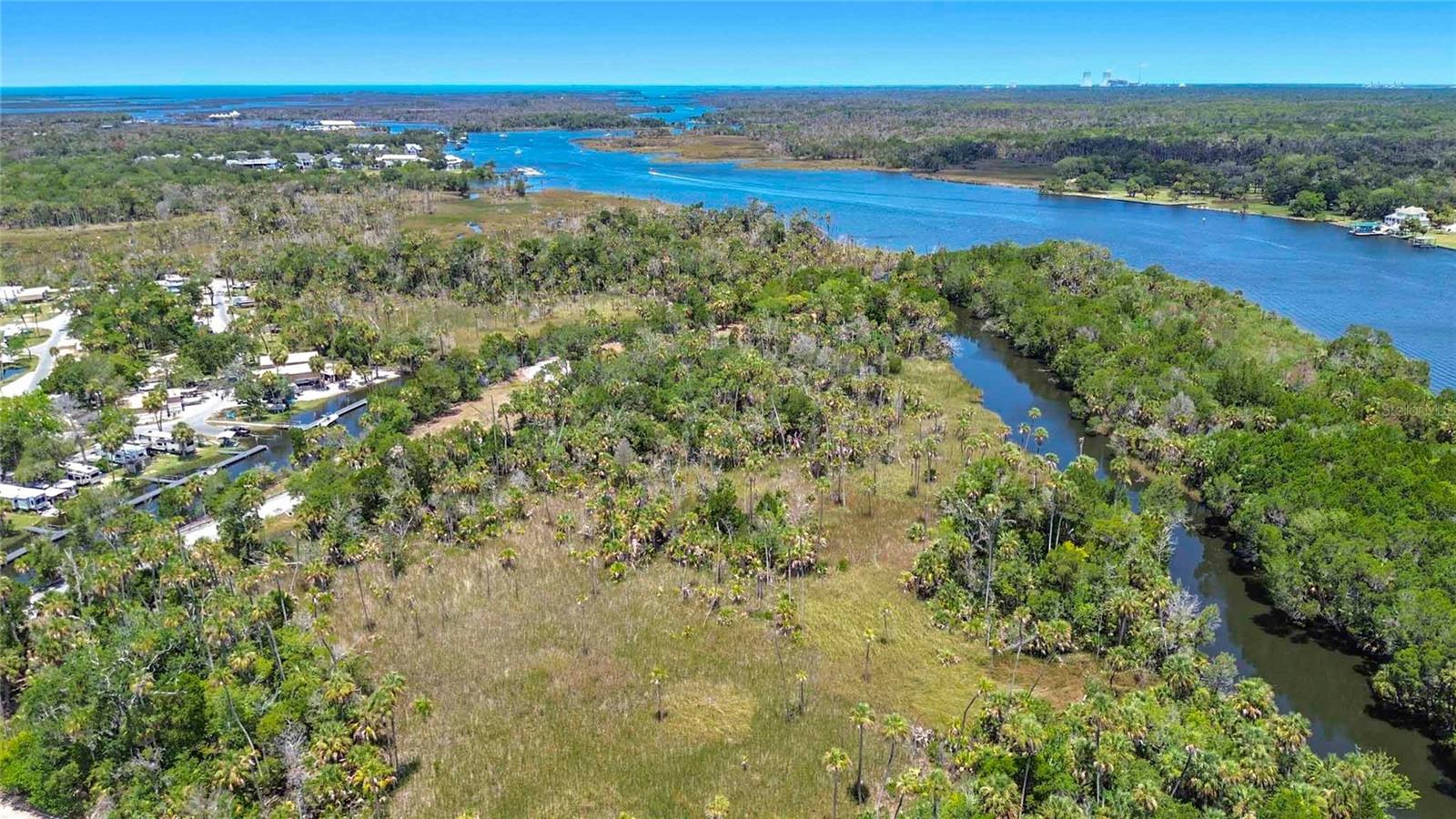 PELICAN POINT - Land