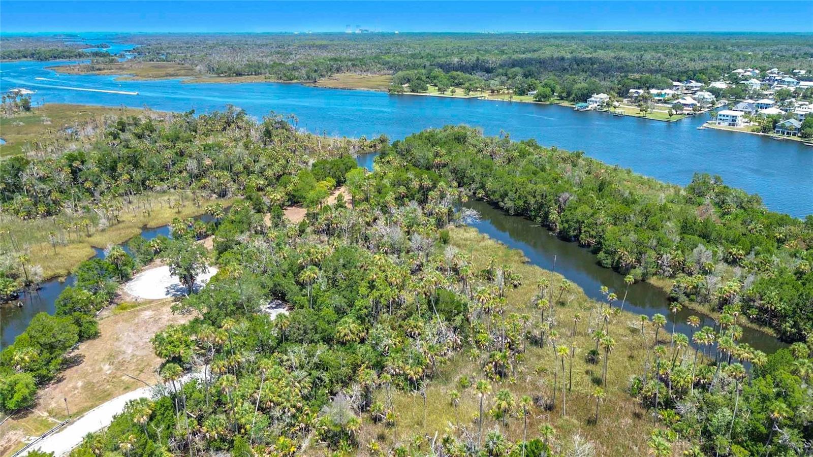 PELICAN POINT - Land