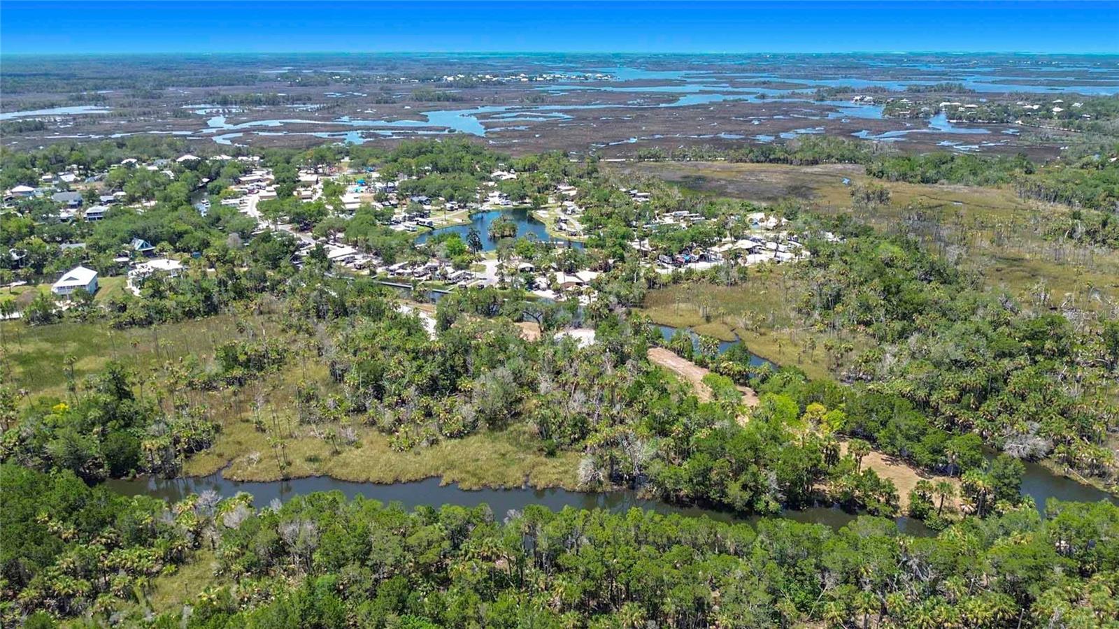 PELICAN POINT - Land
