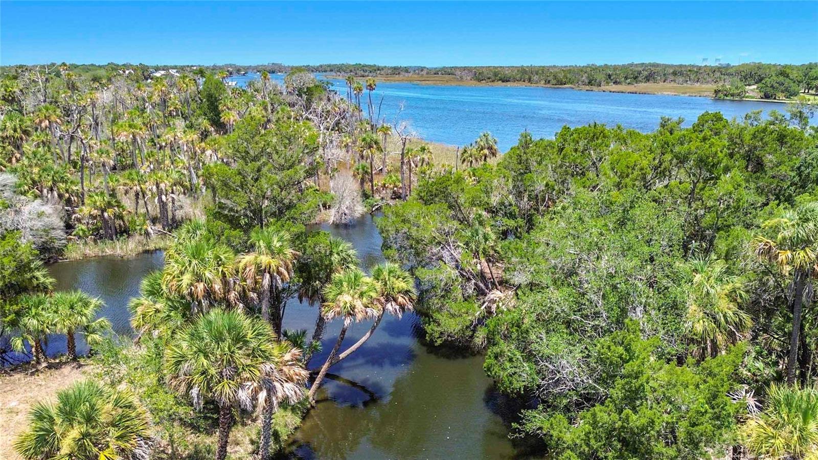 PELICAN POINT - Land