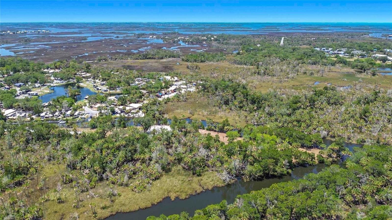 PELICAN POINT - Land