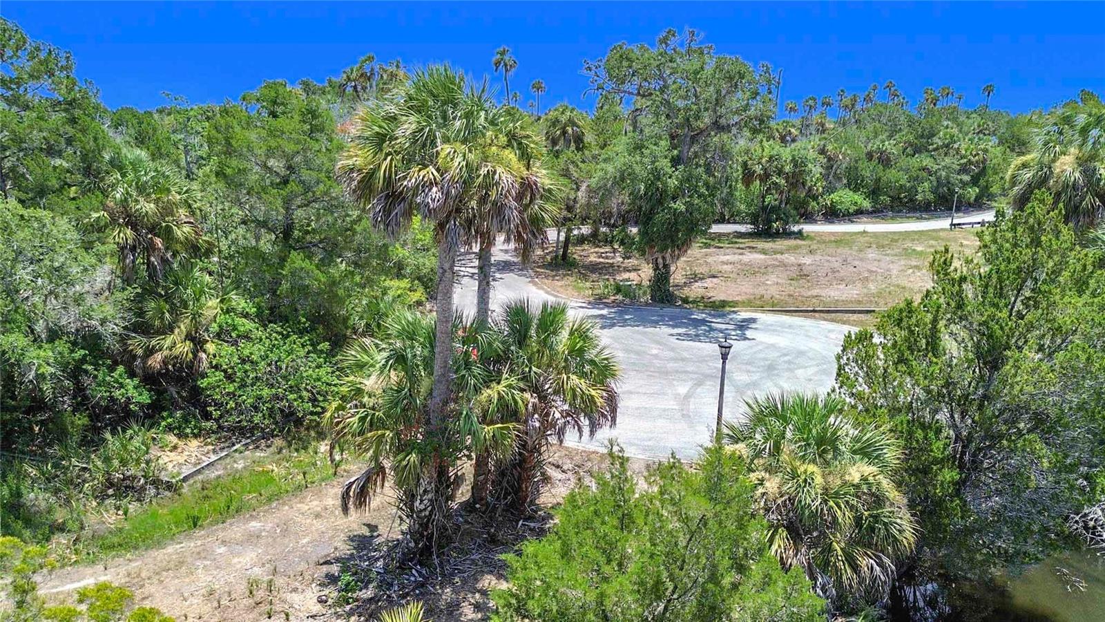 PELICAN POINT - Land