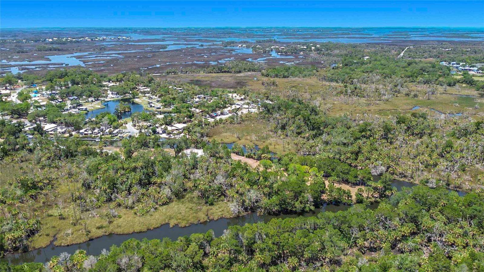 PELICAN POINT - Land