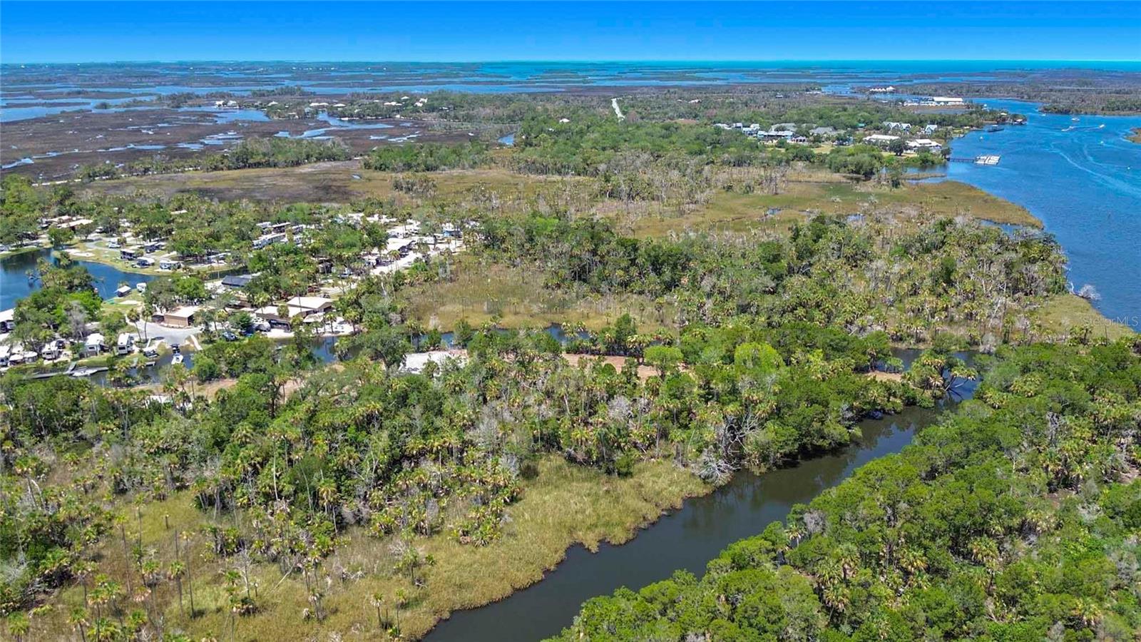 PELICAN POINT - Land