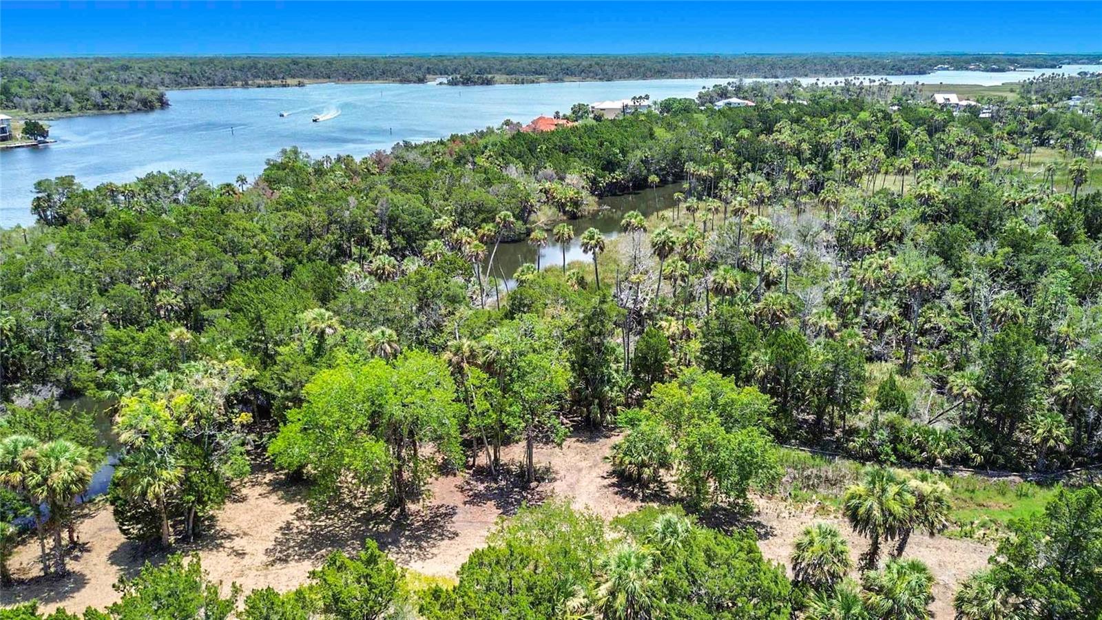 PELICAN POINT - Land