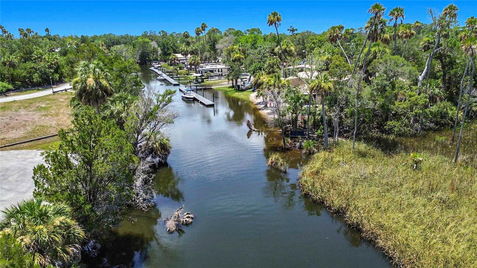 PELICAN POINT - Land