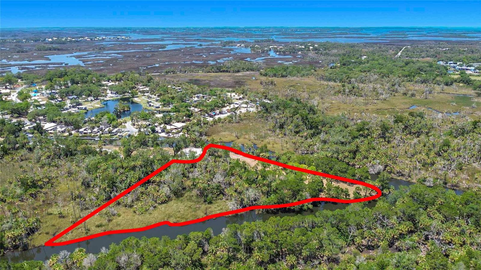 PELICAN POINT - Land