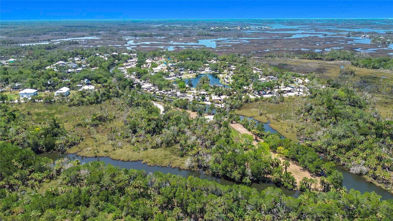 PELICAN POINT - Land