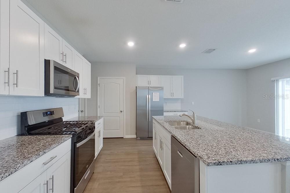 LAKE GRIFFIN RESERVE - Residential Lease