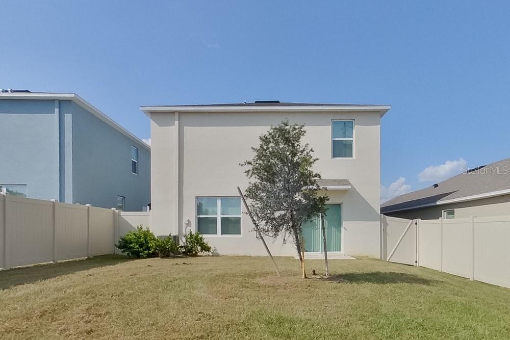 LAKE GRIFFIN RESERVE - Residential Lease