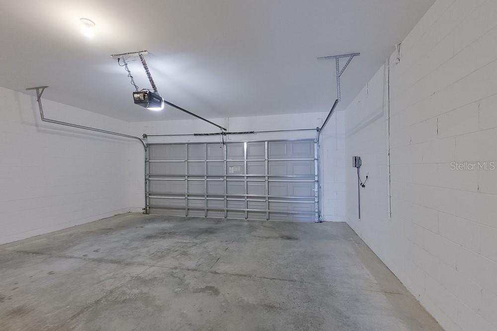 LAKE GRIFFIN RESERVE - Residential Lease