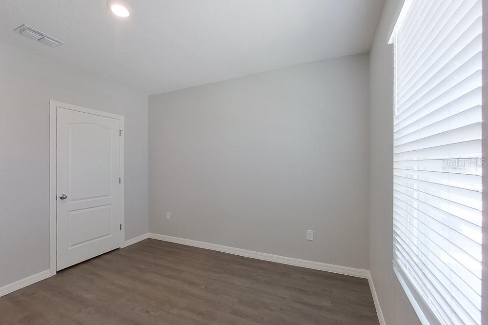 LAKE GRIFFIN RESERVE - Residential Lease