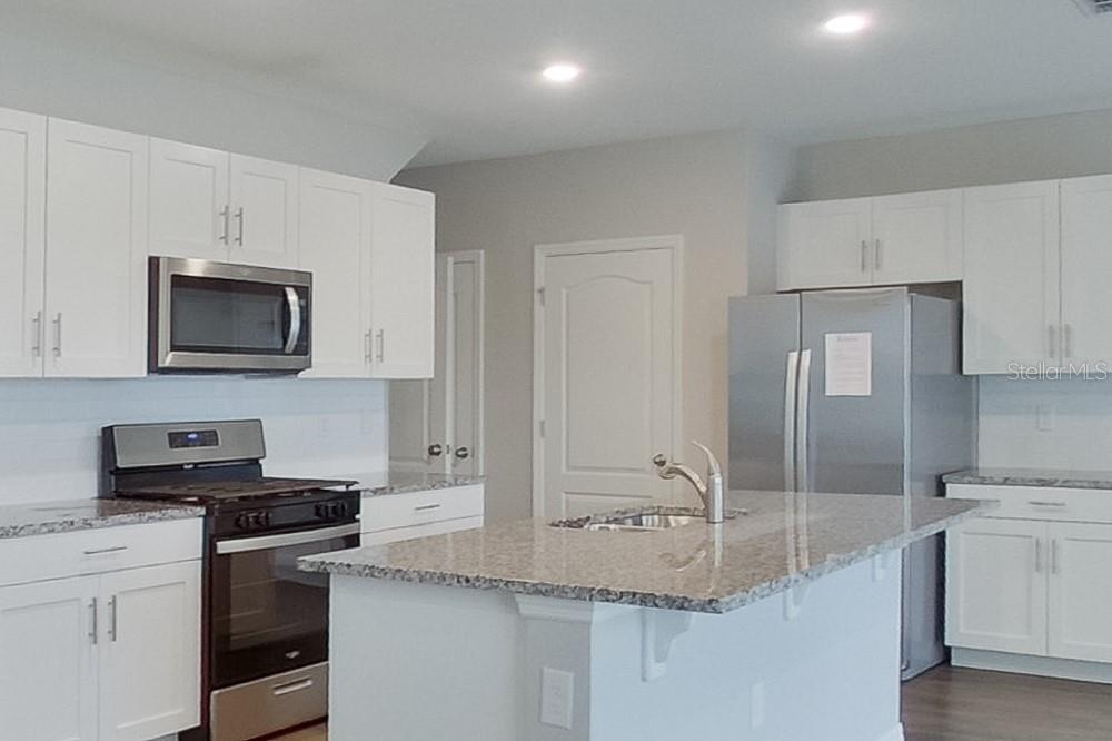 LAKE GRIFFIN RESERVE - Residential Lease