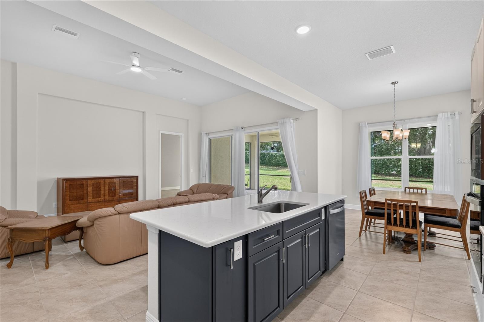 HIILLSIDE VILLAS FIRST ADD - Residential