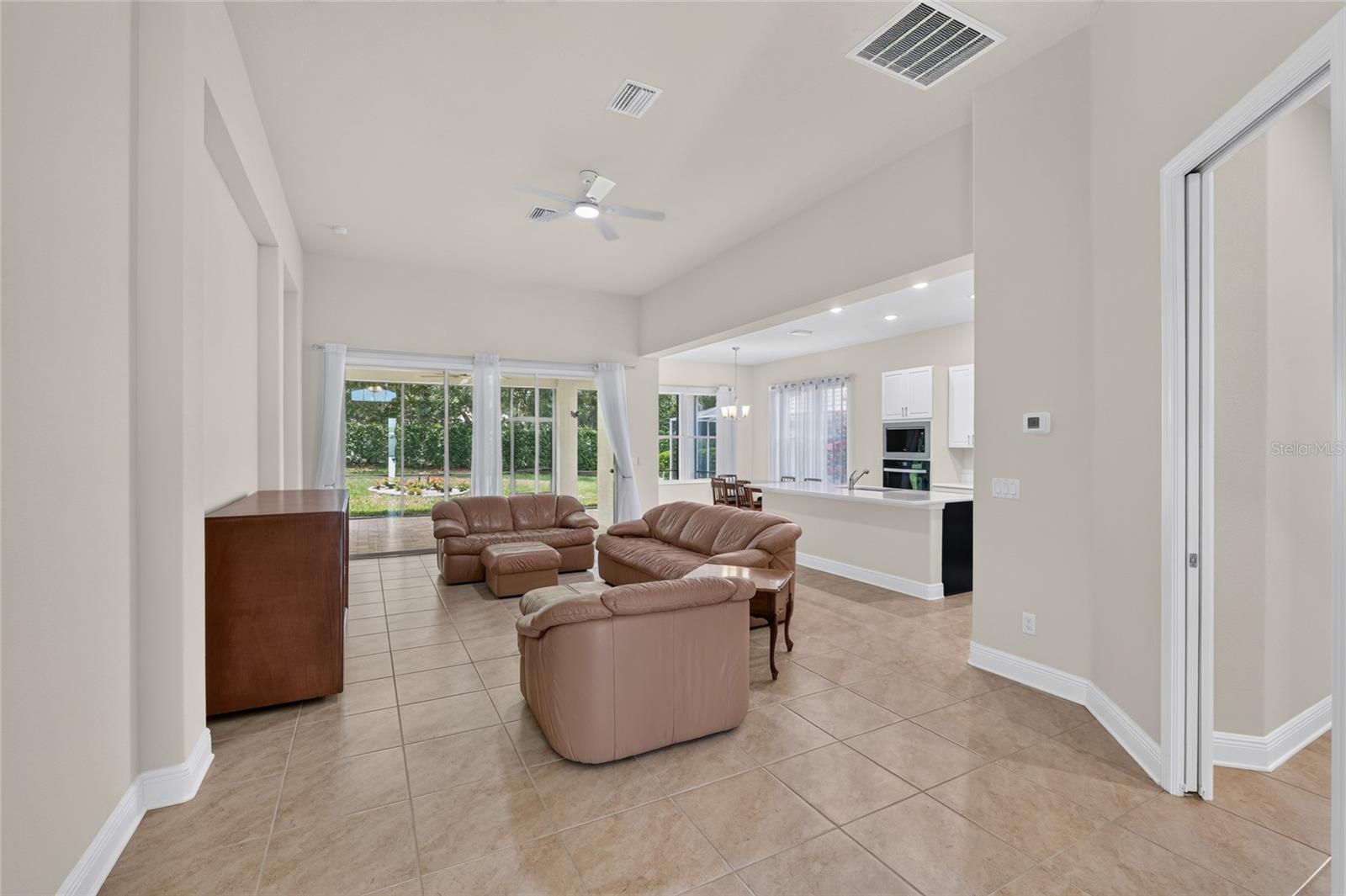 HIILLSIDE VILLAS FIRST ADD - Residential