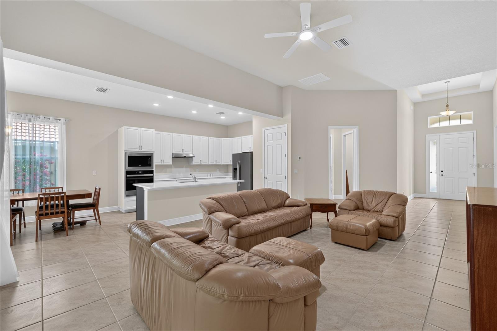 HIILLSIDE VILLAS FIRST ADD - Residential