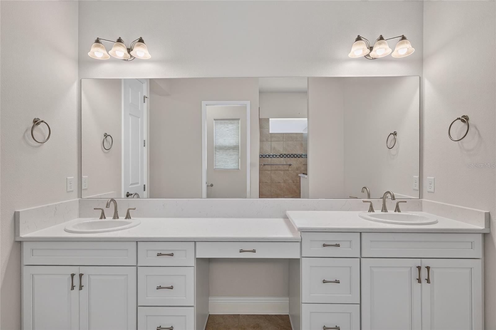 HIILLSIDE VILLAS FIRST ADD - Residential